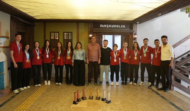 Tavşanlı Belediyesi Spor Kulübü Karate Takımı'ndan Başkan Derin'e ziyaret