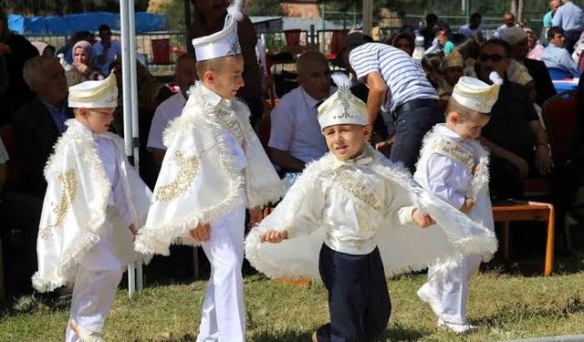 Emet'te Toplu Sünnet ve Kulak Delme Şöleni kayıtları başladı