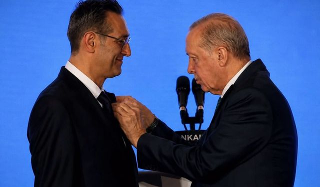 Tavşanlı'da Başkan Derin, Ak Parti'ye katıldı: Rozetini Cumhurbaşkanı Erdoğan taktı