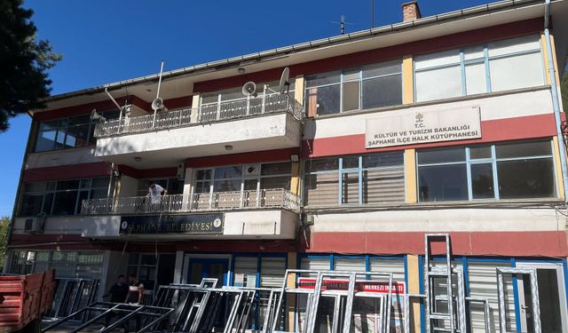 Şaphane'de belediye hizmet binasında yenileme çalışmaları başladı