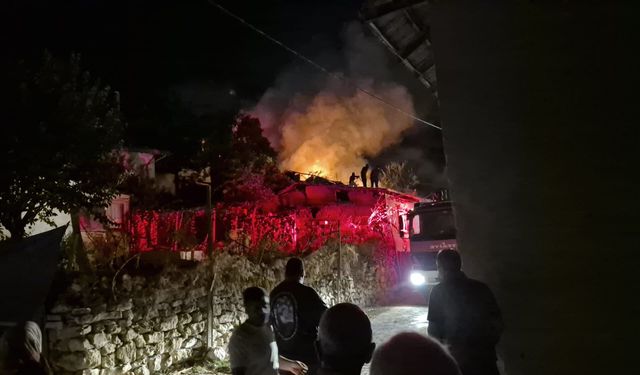 Kütahya’da Yangın Paniği! Yeni Bosna Mahallesi’nde Alevler Yükseldi