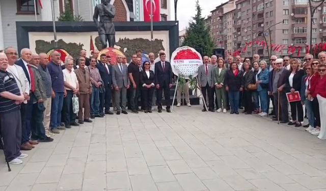 Yeni Parti Kütahya’da 30 Ağustos için çelenk sundu