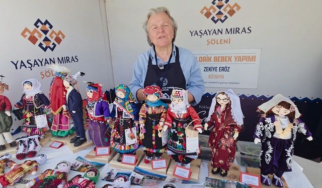 Kütahyalı sanatçı şehrin yöresel kıyafetlerini bez bebeklerle gelecek kuşaklara aktarıyor
