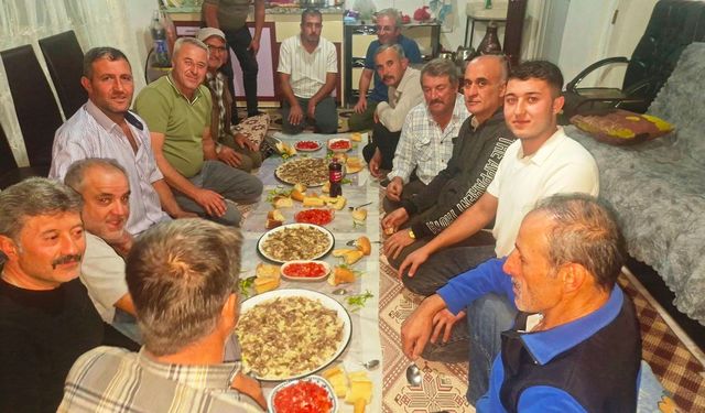 Kütahya'nın en lezzetli asırlık geleneği: Avcılar tavşan etli tirit sofrasında buluştu
