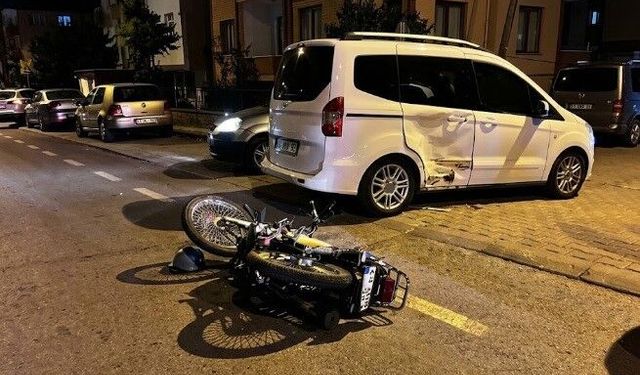 Kütahya'da otomobil ve motosiklet çarpıştı: 1 yaralı
