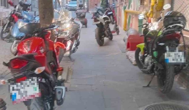 Kaldırımlar motosiklet otoparkına döndü