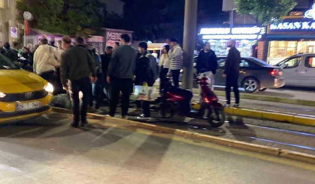 Motosikletin çarptığı yaya ağır yaralandı