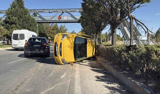 Taksi ile otomobil çarpıştı: 2 yaralı