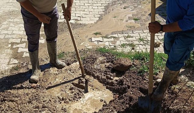 Şaphane'de altyapı mesaisi devam ediyor