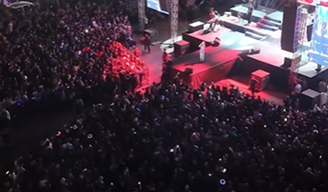 Tavşanlı'da binlerce kişi konserde buluştu: Tuğba Yurt sahneyi salladı