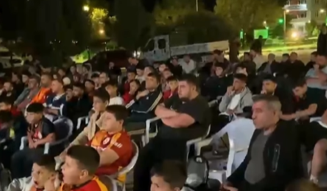Domaniç’te Galatasaray-Sporting Lizbon maçı heyecanı dev ekranda yaşandı