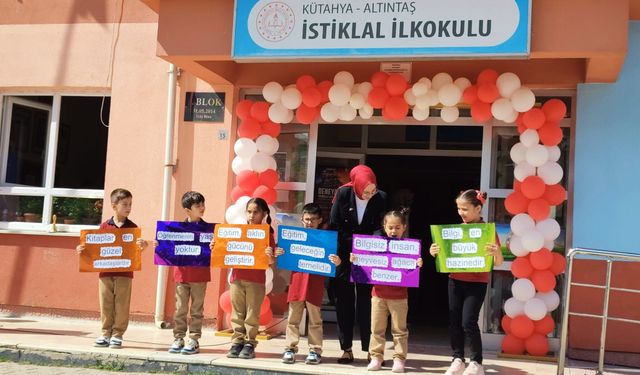 Altıntaş'ta İlköğretim Haftası Kutlama Programı İstiklal İlkokulunda gerçekleştirildi