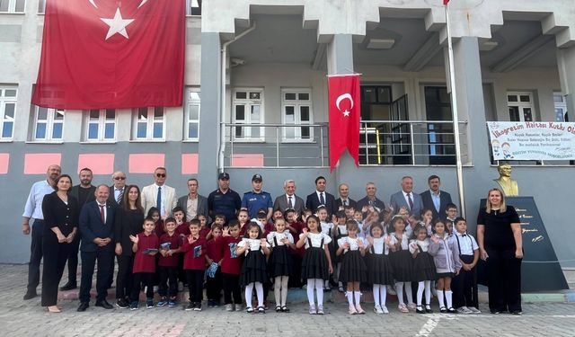 Şaphane'de İlköğretim Haftası gösteri ve şiirlerle kutlandı