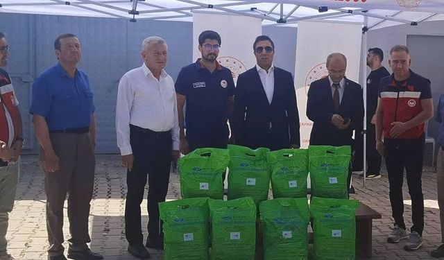 Şaphane'de çiftçilere hibe destekli bordo bulamacı dağıtımı gerçekleştirildi