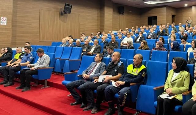 Tavşanlı’da okul yöneticileri ve servis şoförlerine sosyal hizmetler semineri