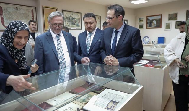 Bakan Yardımcısı Yılmaz, Kütahya'da Mustafa Hakkı Yeşil Kütüphanesini ziyaret etti