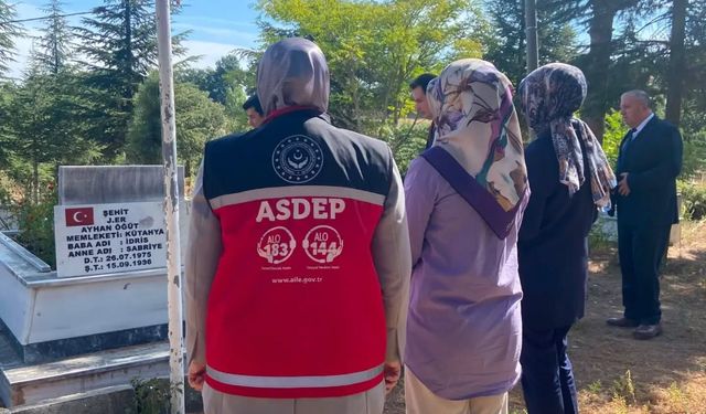Tavşanlı’da şehit Ayhan Öğüt, vefat yıl dönümünde kabri başında anıldı