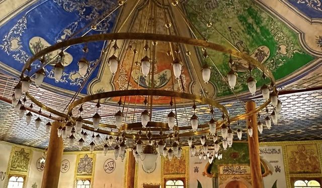 Kütahya’da Asırlara Meydan Okuyan Yapı! İçindeki Dönen Sütunlar Herkesi Şaşırtıyor