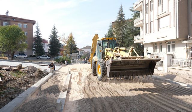 Kütahya'da Yol Çalışmaları Hız Kesmiyor! İki Noktada Üstyapı Mesaisi