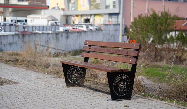 Tavşanlı’da Öğrencilerin Yoluna Yeni Dinlenme Noktaları Kazandırıldı