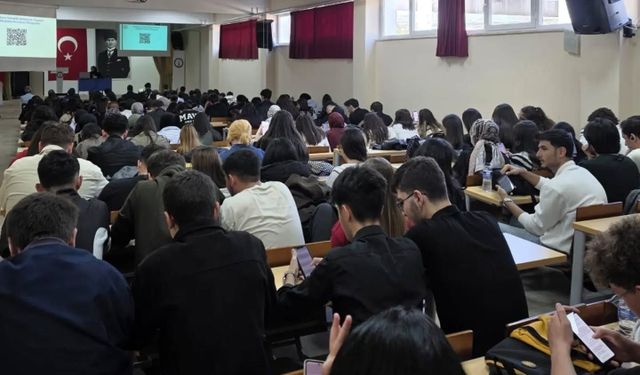 Kütahya Gediz’de Üniversite Öğrencilerine Sağlıklı Yaşam ve Güvenli İlişkiler Eğitimi