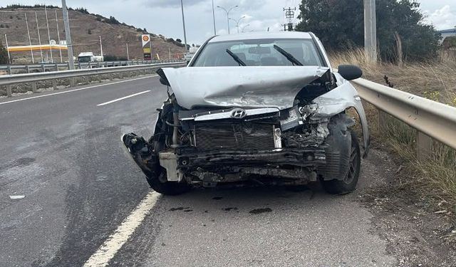 Tavşanlı-Kütahya yolunda feci kaza! Otomobil hurdaya döndü