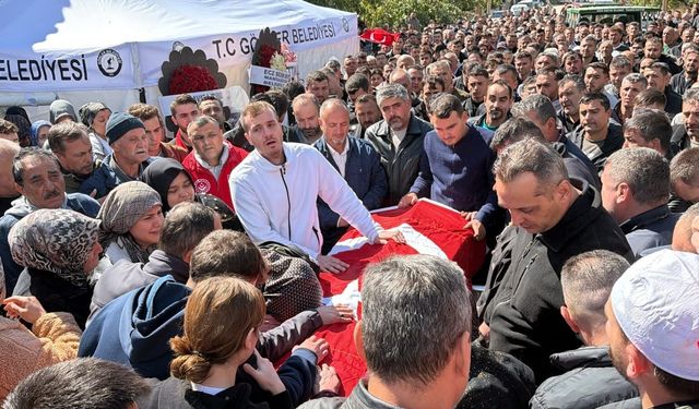 Madendeki göçükte hayatını kaybetmişti: 2 çocuk babası işçi Gediz'de son yolculuğuna uğurlandı