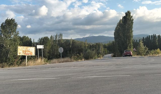 Kütahya'da buraya girerken 2 kez düşünün: Köy girişlerindeki yol tehlike saçıyor!