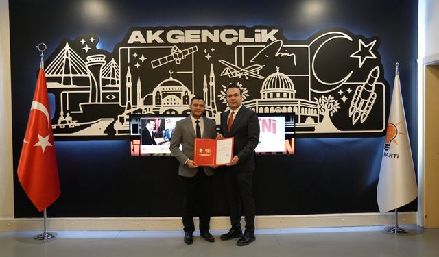 AK Parti Kütahya Gençlik Kolları’nda görev değişimi: Yeni başkan Oğuzhan İnce