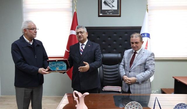 DPÜ Güzel Sanatlar Fakültesi’nde yeni dekan Ayhan Kahraman oldu