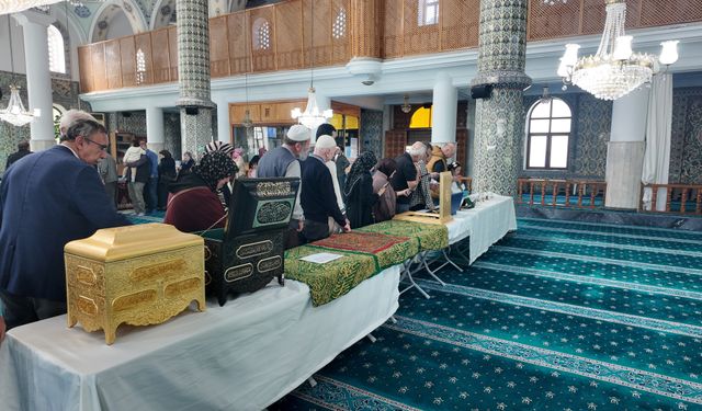 Gediz Ulu Camii’nde kutsal emanetleri görmek için yoğun ziyaret