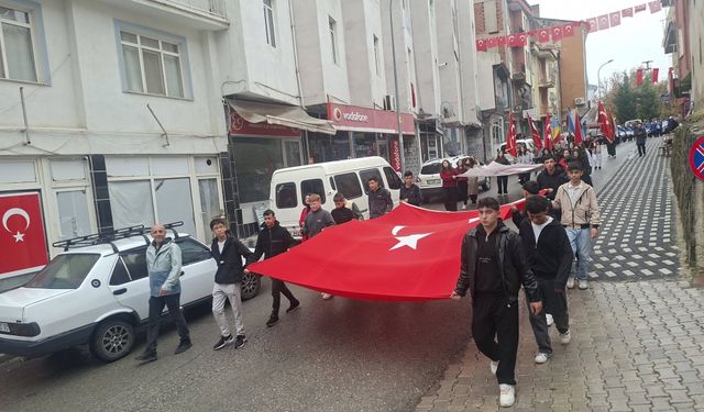 Hisarcık’ta yağmur Cumhuriyet coşkusunu durduramadı