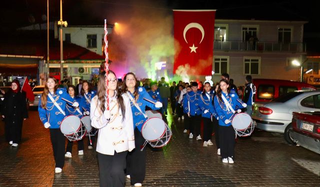 Hisarcık’ta bayram coşkusu sokaklardan konser alanına taşındı