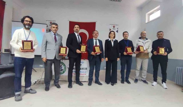Altıntaş'ta 'Köyde Bilim' projesi tarım söyleşisiyle sona erdi