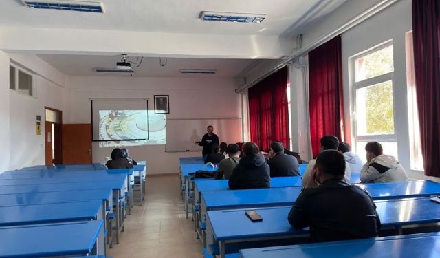 Hisarcık MYO'da yeni öğrencilere oryantasyon eğitimi verildi