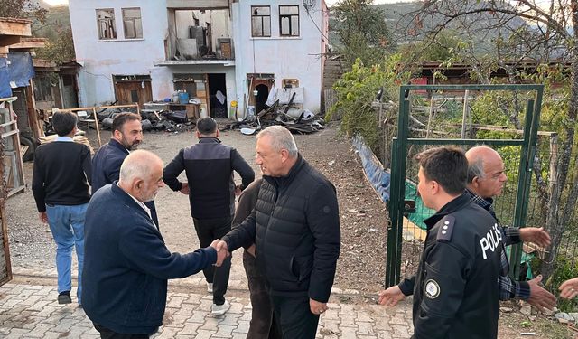 Domaniç'te Başkan Uysal'dan, yangın mağduru aileye ziyaret