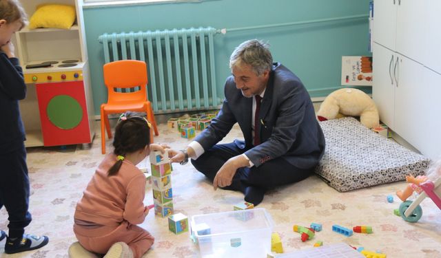 Kütahya İl Millî Eğitim Müdürü Yılmaz, Özel Eğitim Uygulama Okulu'nda öğrencilerle buluştu