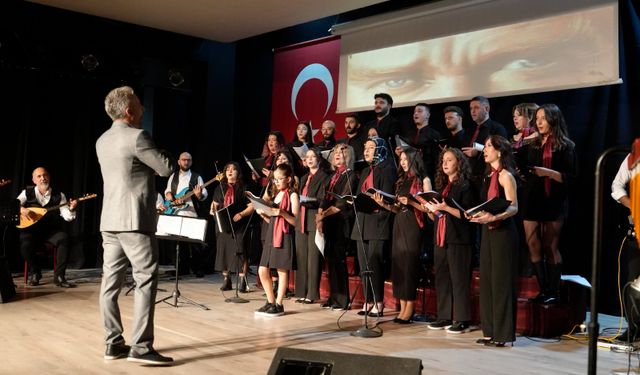 Tavşanlı’da türküler birleştirdi: Koro söyledi, dinleyiciler eşlik etti