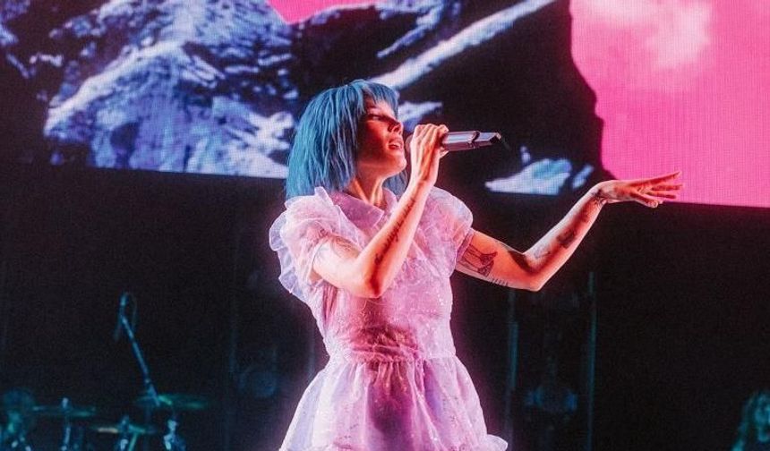 Dünyaca ünlü şarkıcı Halsey, bu tarihte Türkiye'ye geliyor
