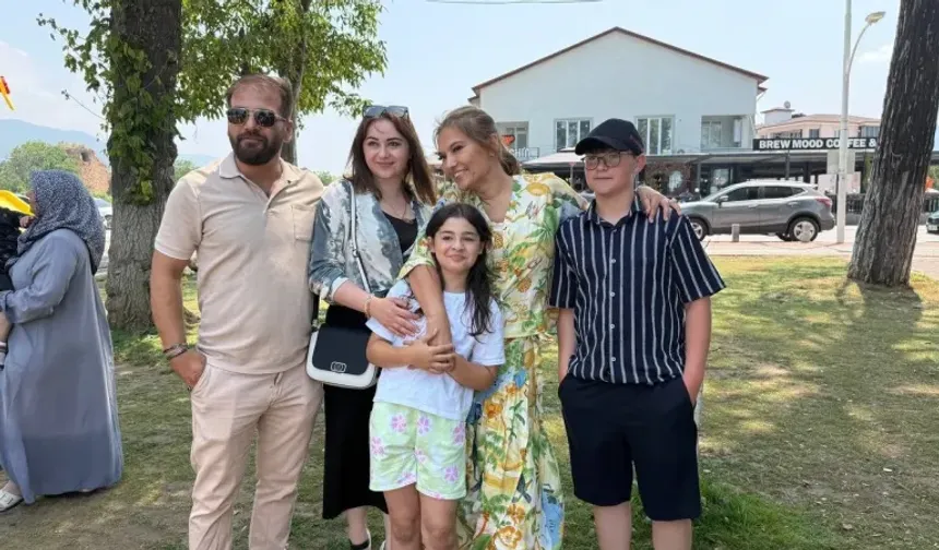 Ünlü şarkıcıdan minik hayrana jest