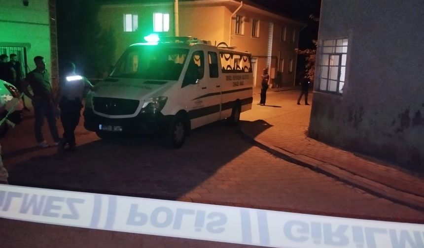 İlişkisi olduğu kadını öldürüp, kendi yaşamına son verdi