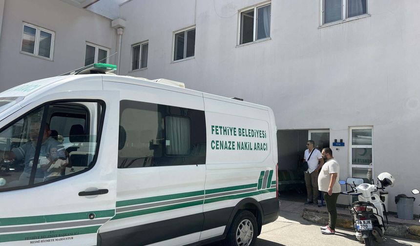 Yüzerken havuzda fenalaştı, hastanede kurtarılamadı
