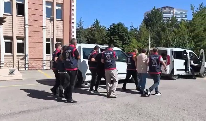 Kütahya'da Kamu Görevlisi Kılığına Giren Dolandırıcılar Yakalandı