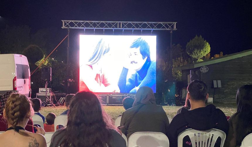 Yeşilçam Rüzgarı Gediz’de Esti: “Gülen Gözler” Perde Dedi