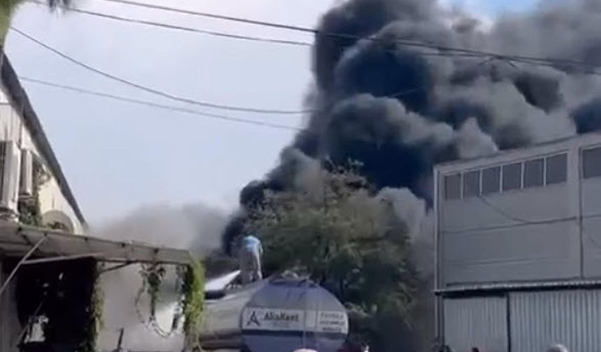 İzmir Aliağa’da Lastik Deposunda Yangın!