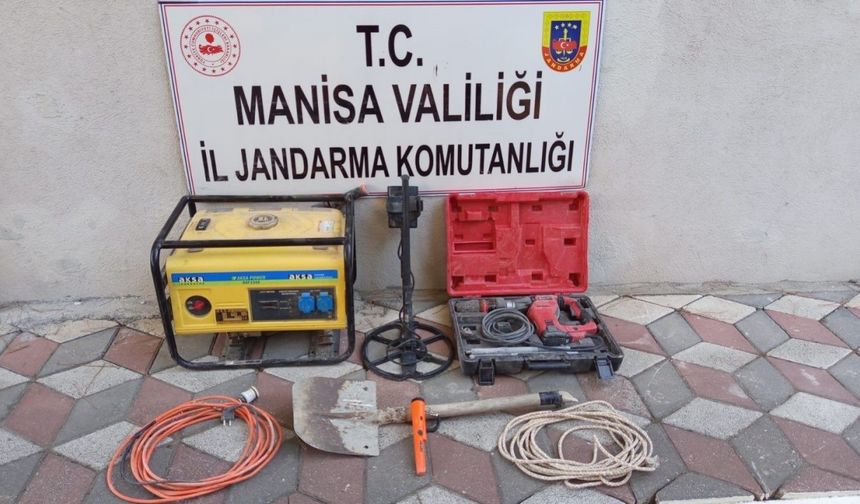 Kaçak kazı yapan üçlü suç üstü yakalandı