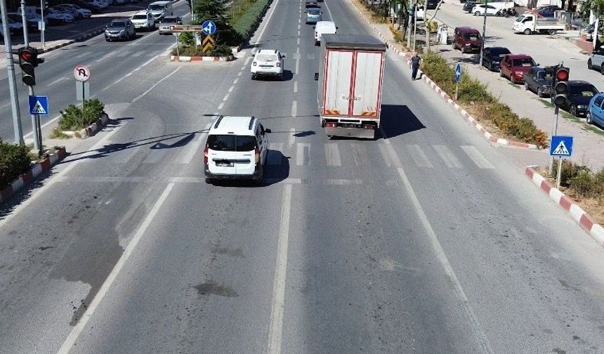 Kırmızı ışık ve emniyet şeridi ihlallerine drone takibi
