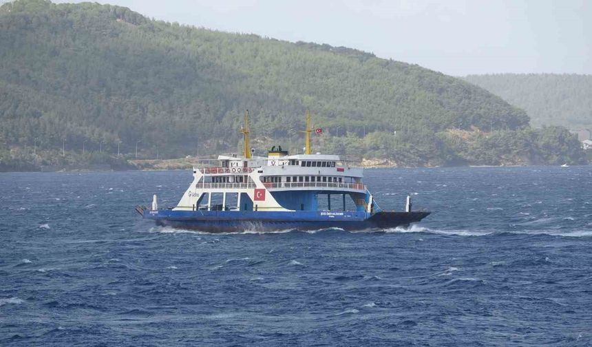 Fırtına, feribot seferlerini iptal ettirdi