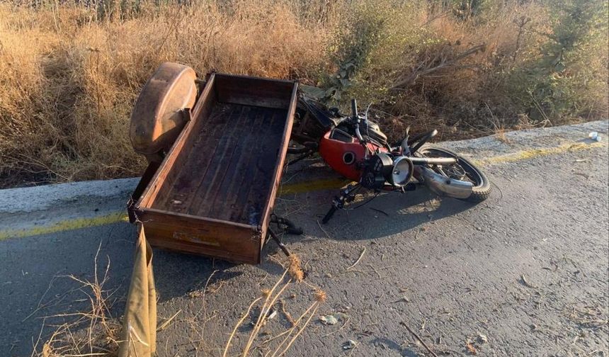 Motosiklet ve kamyonet çarpıştı: 1 ölü
