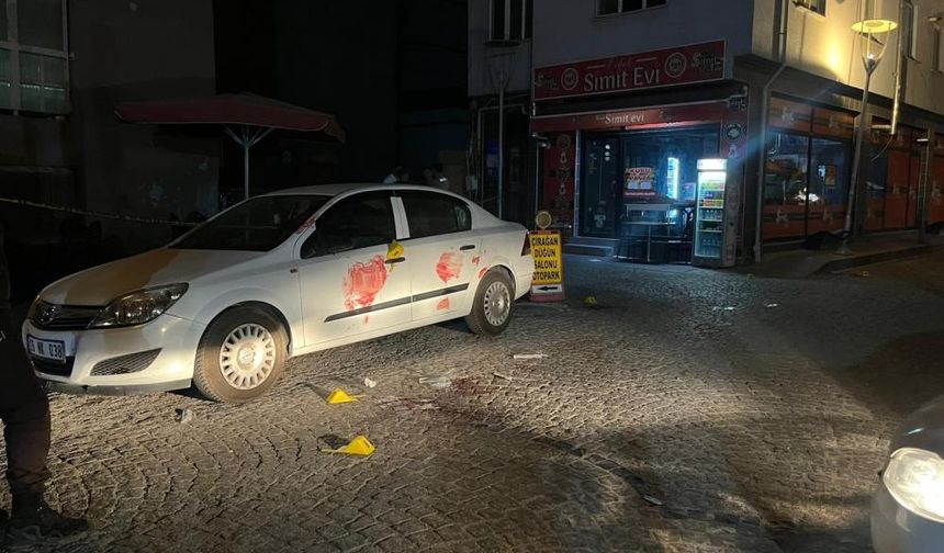 Yan bakma kavgasında kuryeyi bıçakladılar